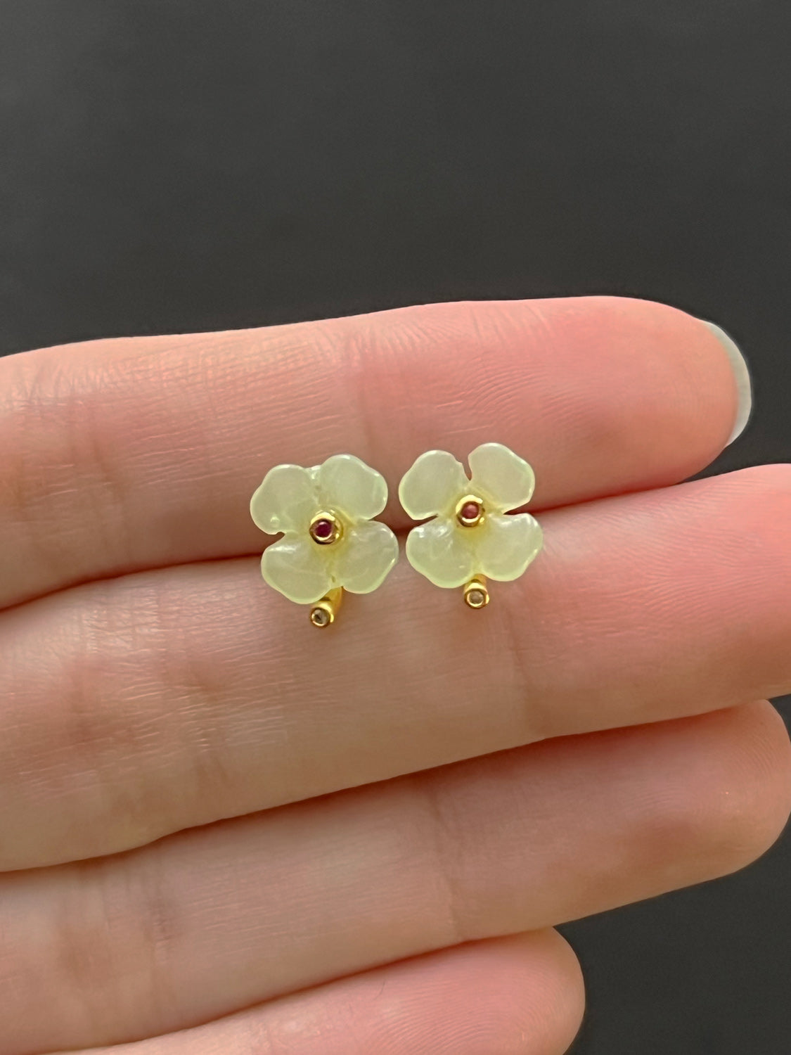 Lucky Clover Jade Earstuds - Light Green