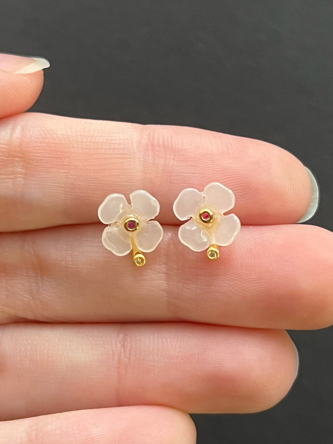 Lucky Clover Jade Earstuds - White