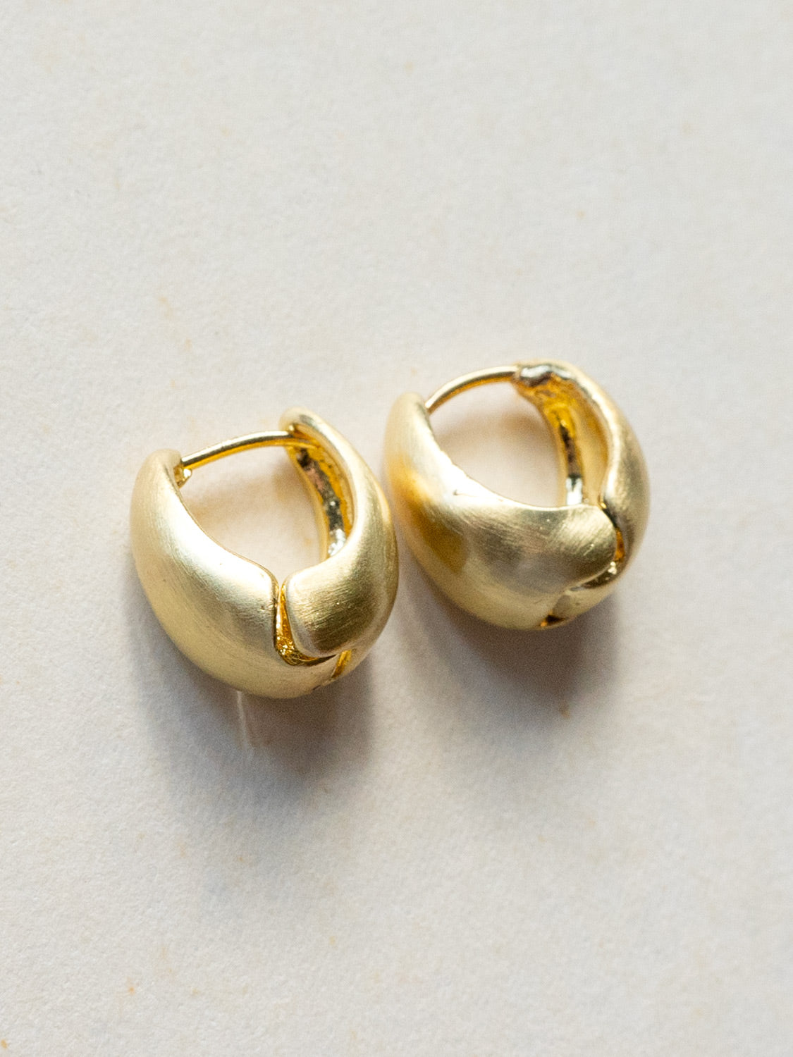 Matte Chunky Hoops   Gold1