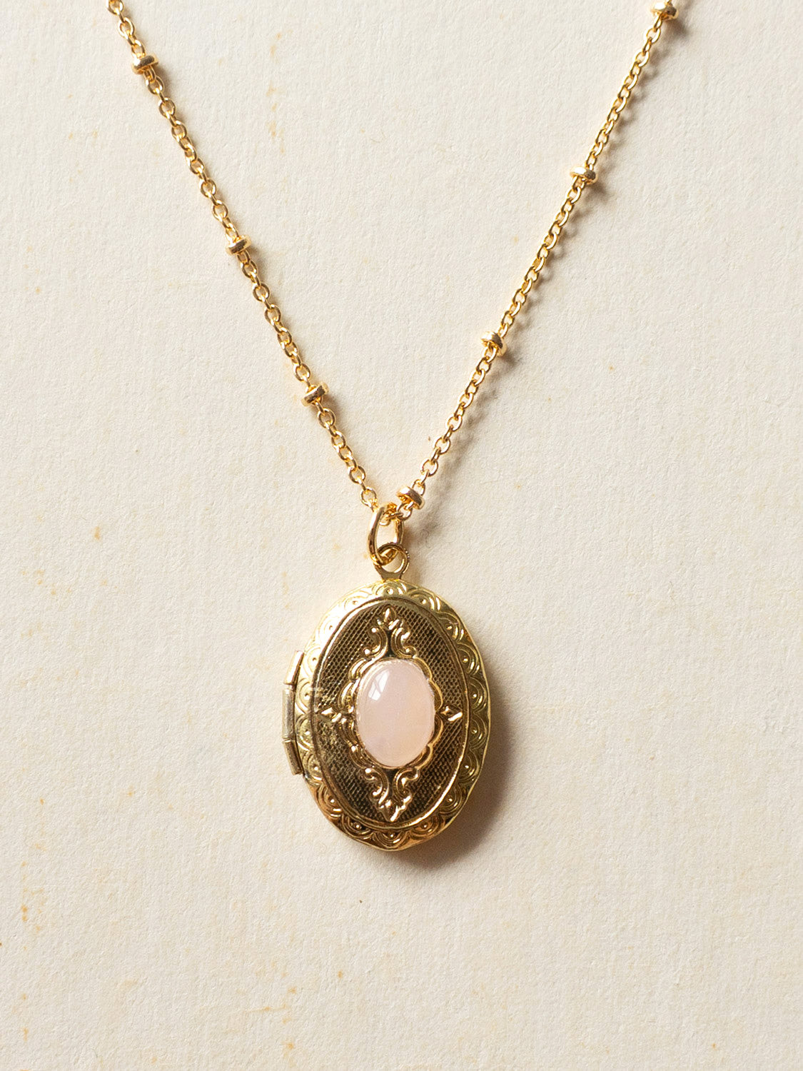 Oval Locket Pendant Necklace   Rose Quartz2 b84c6ebd d96a 40a4 9c27 18f1b848b4a2
