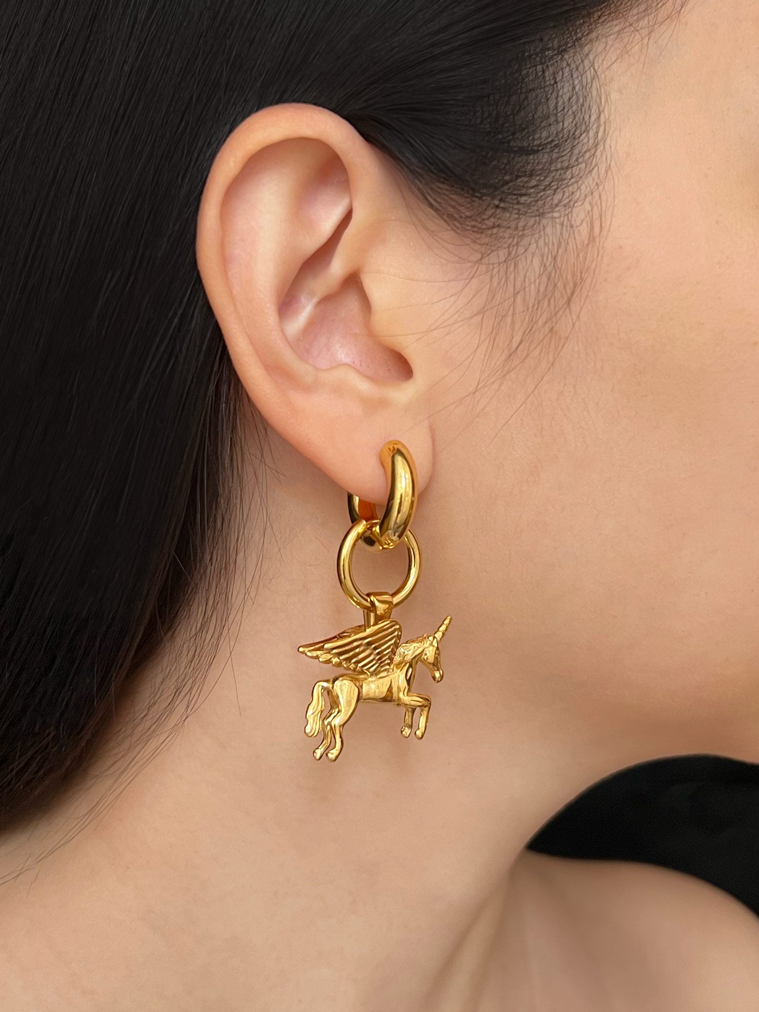 Pegasus Chunky Gold Hoops model