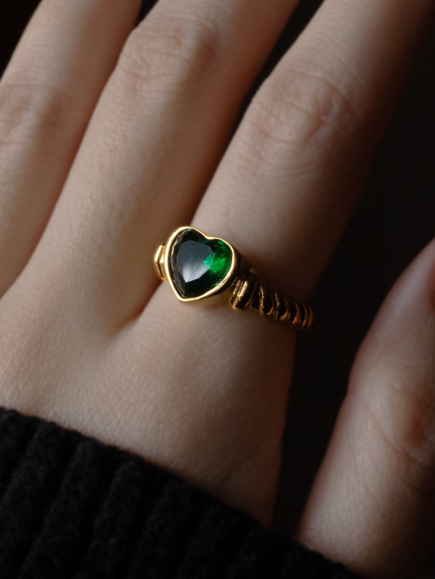 Heart Gemstone Twist Ring - Emerald Green
