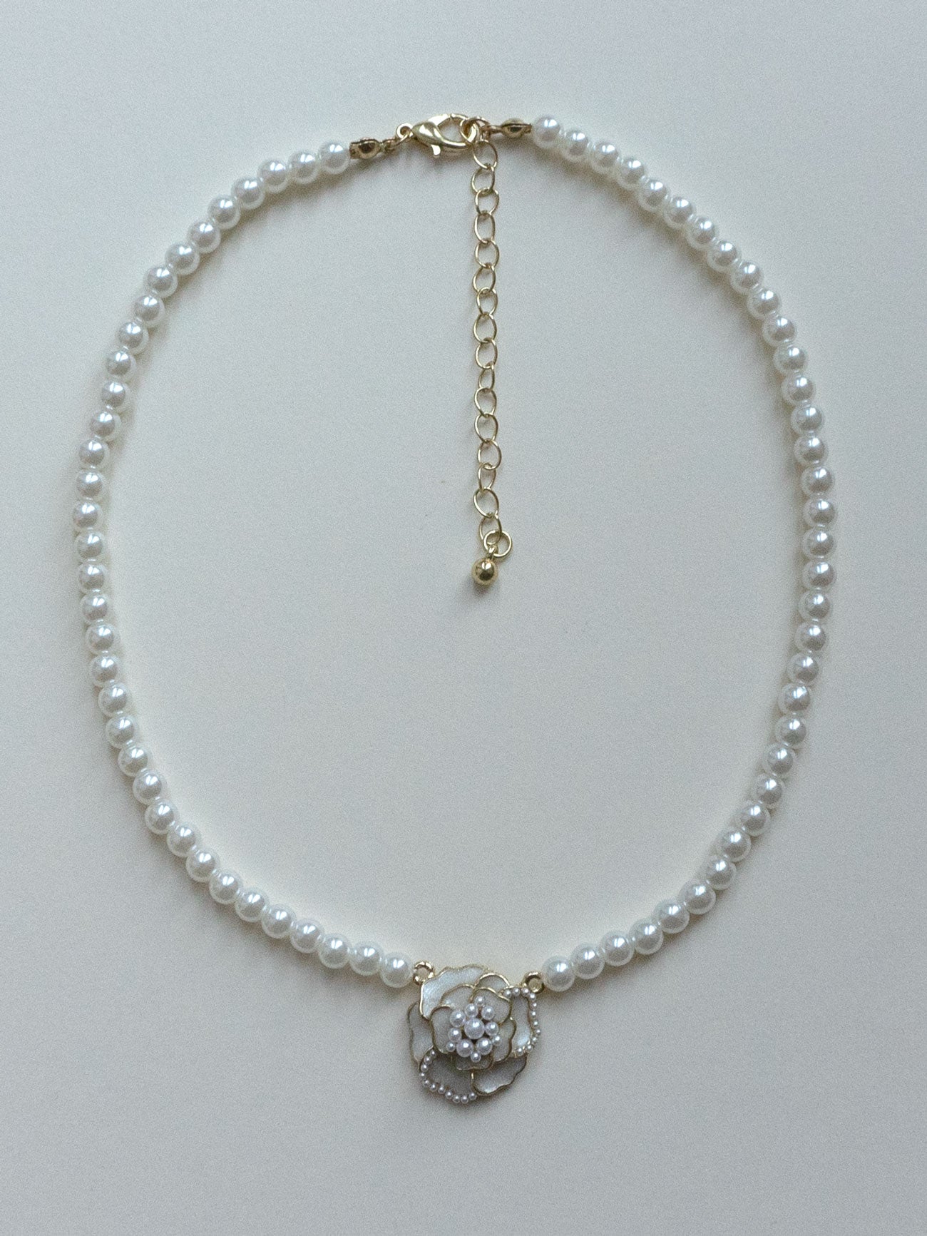 Pearl Choker With Flower Pendant