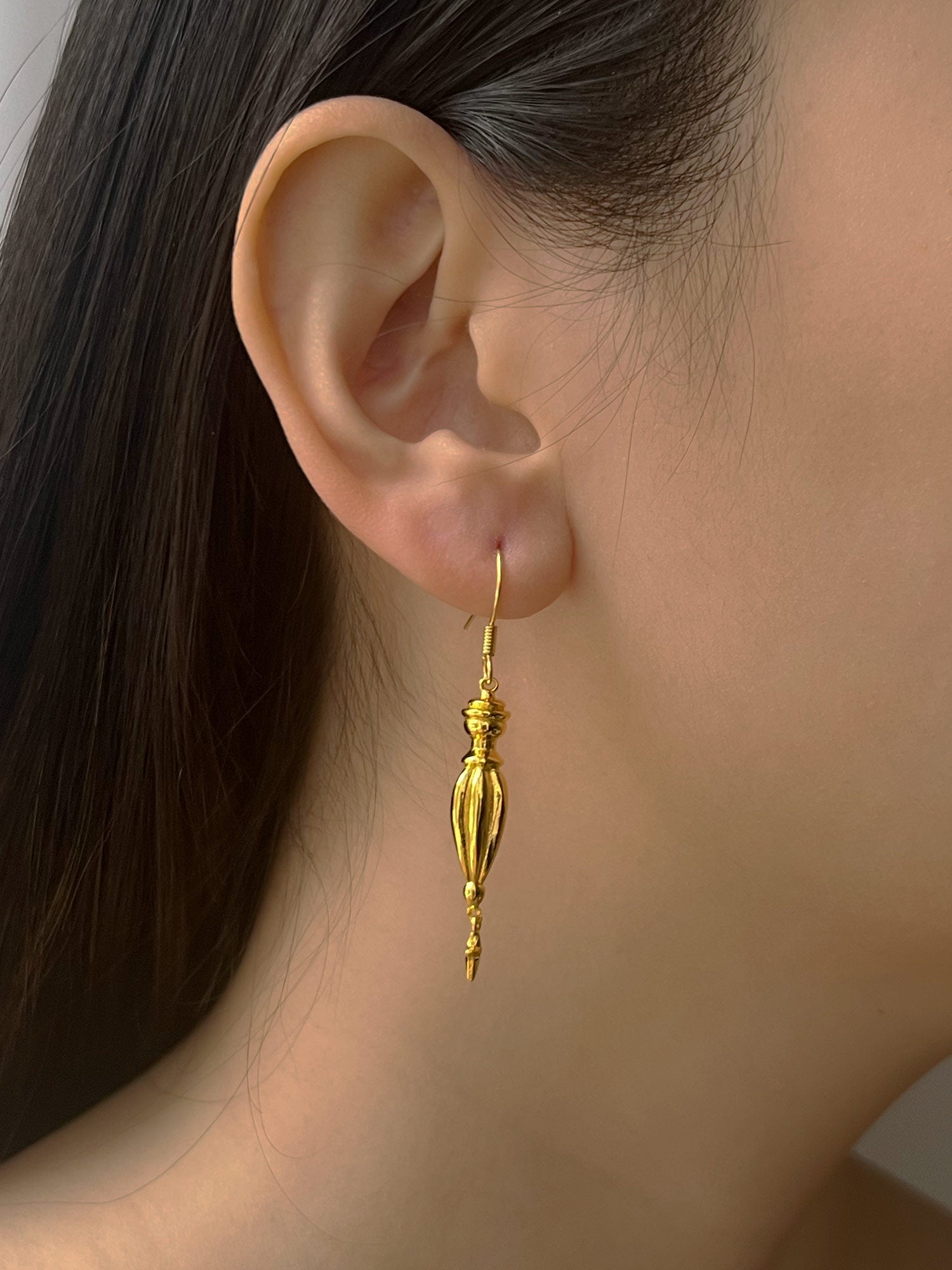vase earrings model
