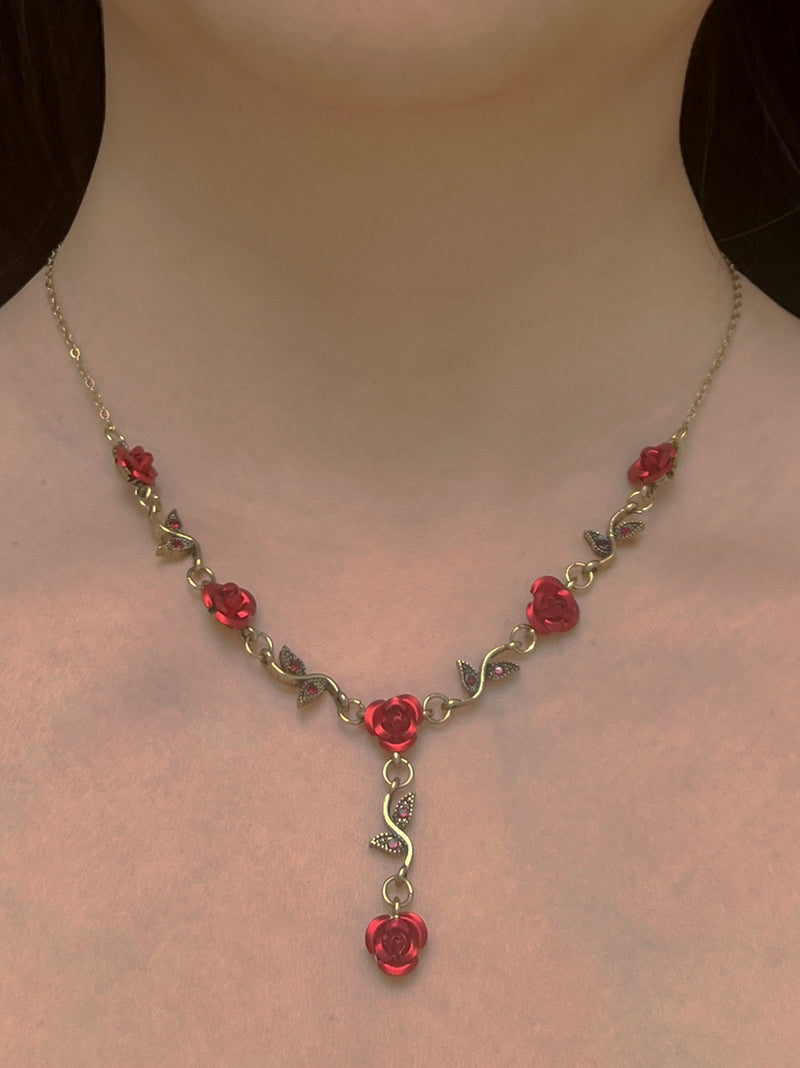 90s-Inspired Rose And Vines Necklace