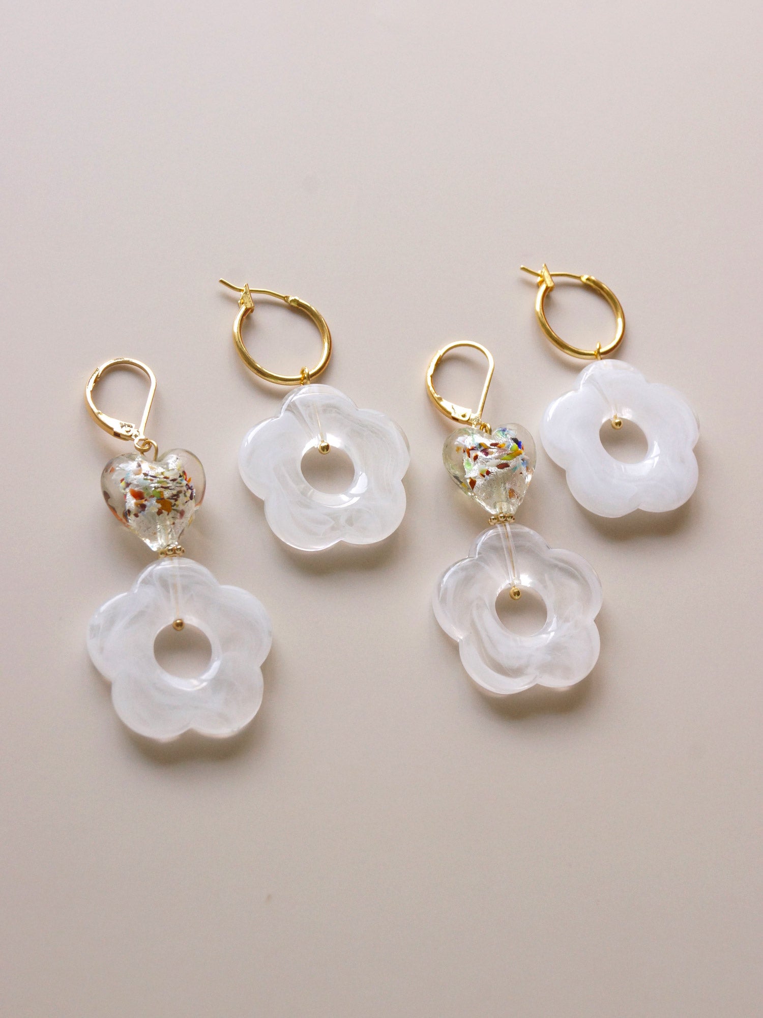Little Flower Hoops - Marbled White *18K Gold-plated