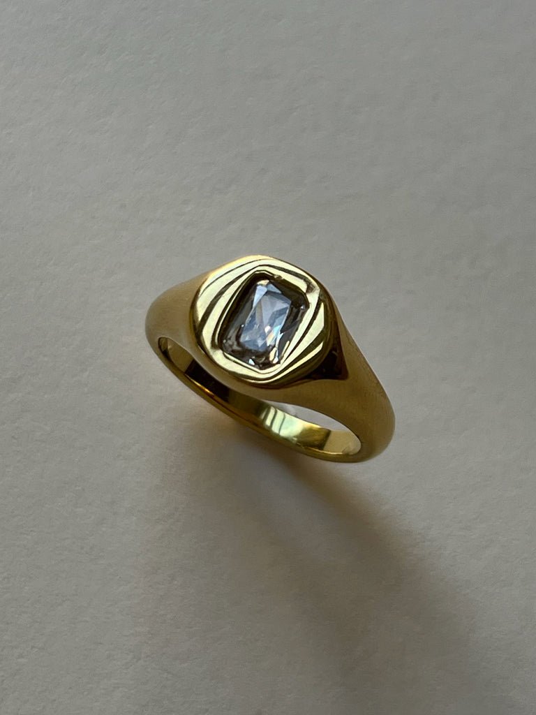 【NUMBERING】ユニセックス♪DescriptionA13 Slim Signet Ring Orisun | Gold-Tone African Jade Signet Ring | In stock! | Arkai