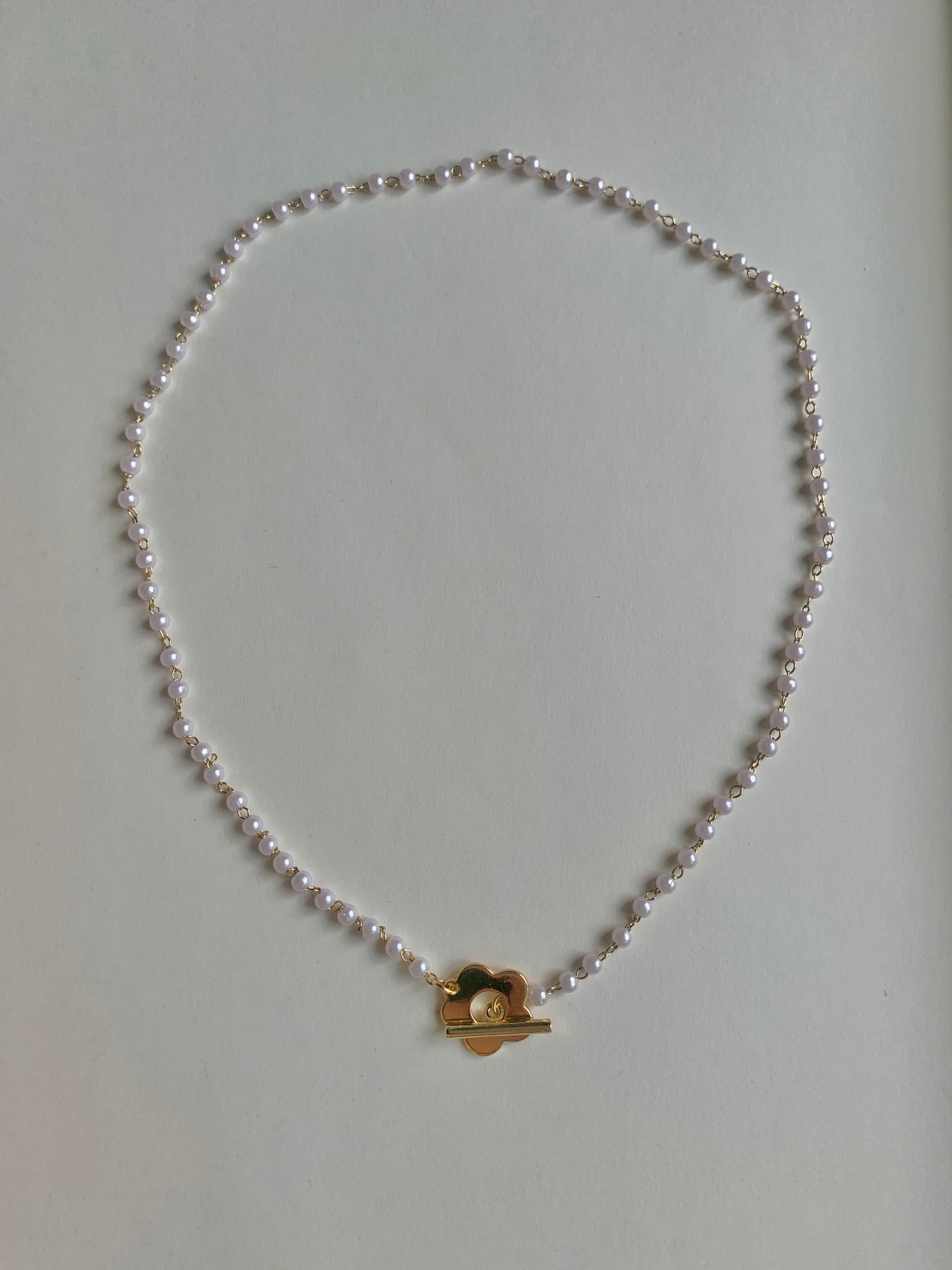Collier de perles avec serrure marguerite