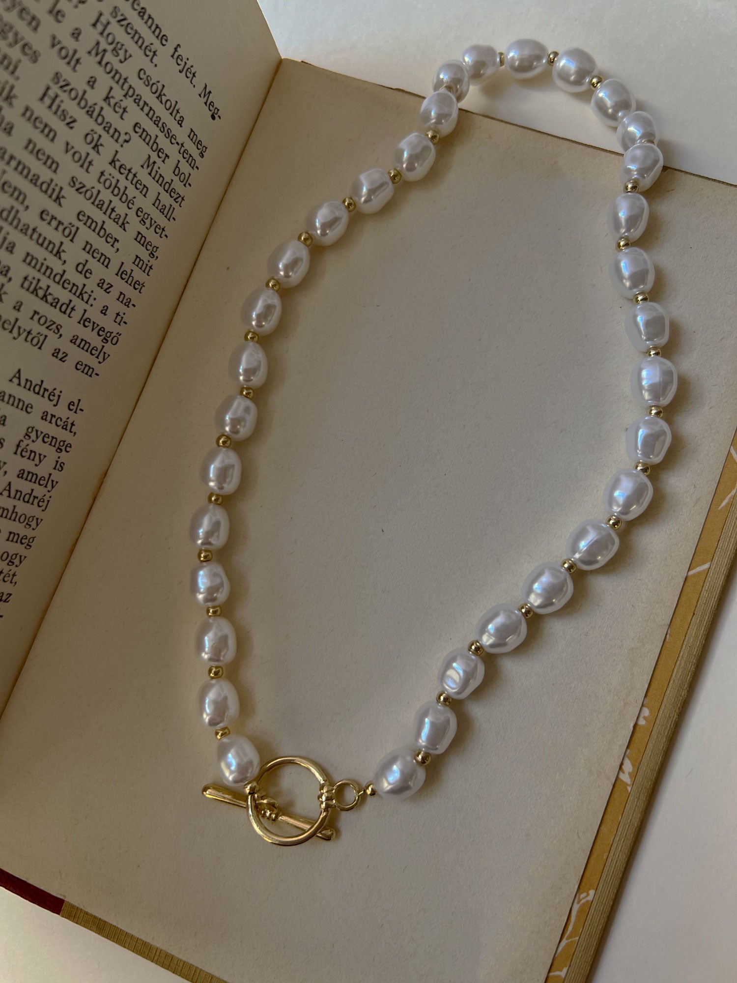 Collier baroque en fausses perles