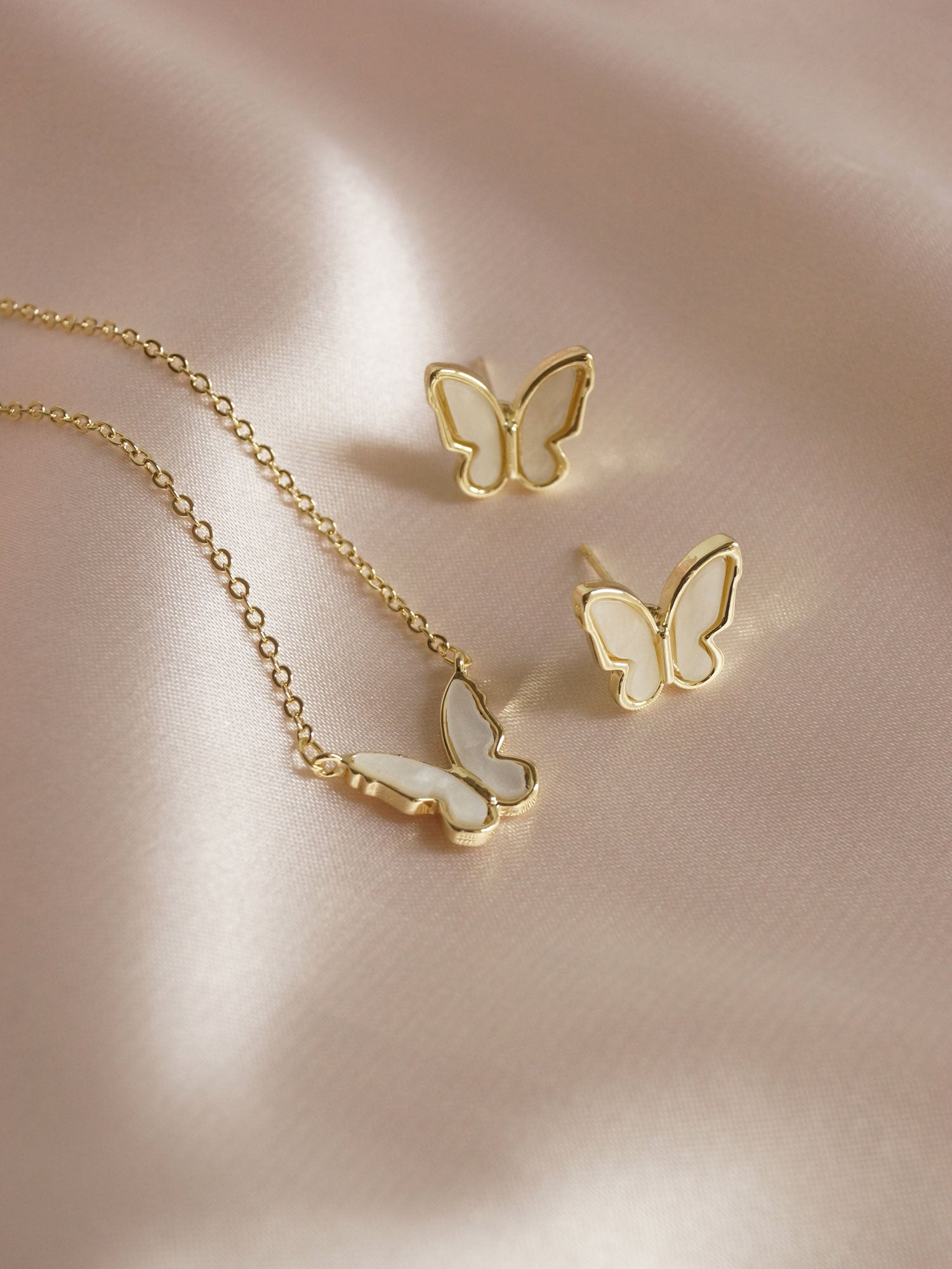 BLUEBELL Butterfly Earstuds *Gold-plated S925 Earposts