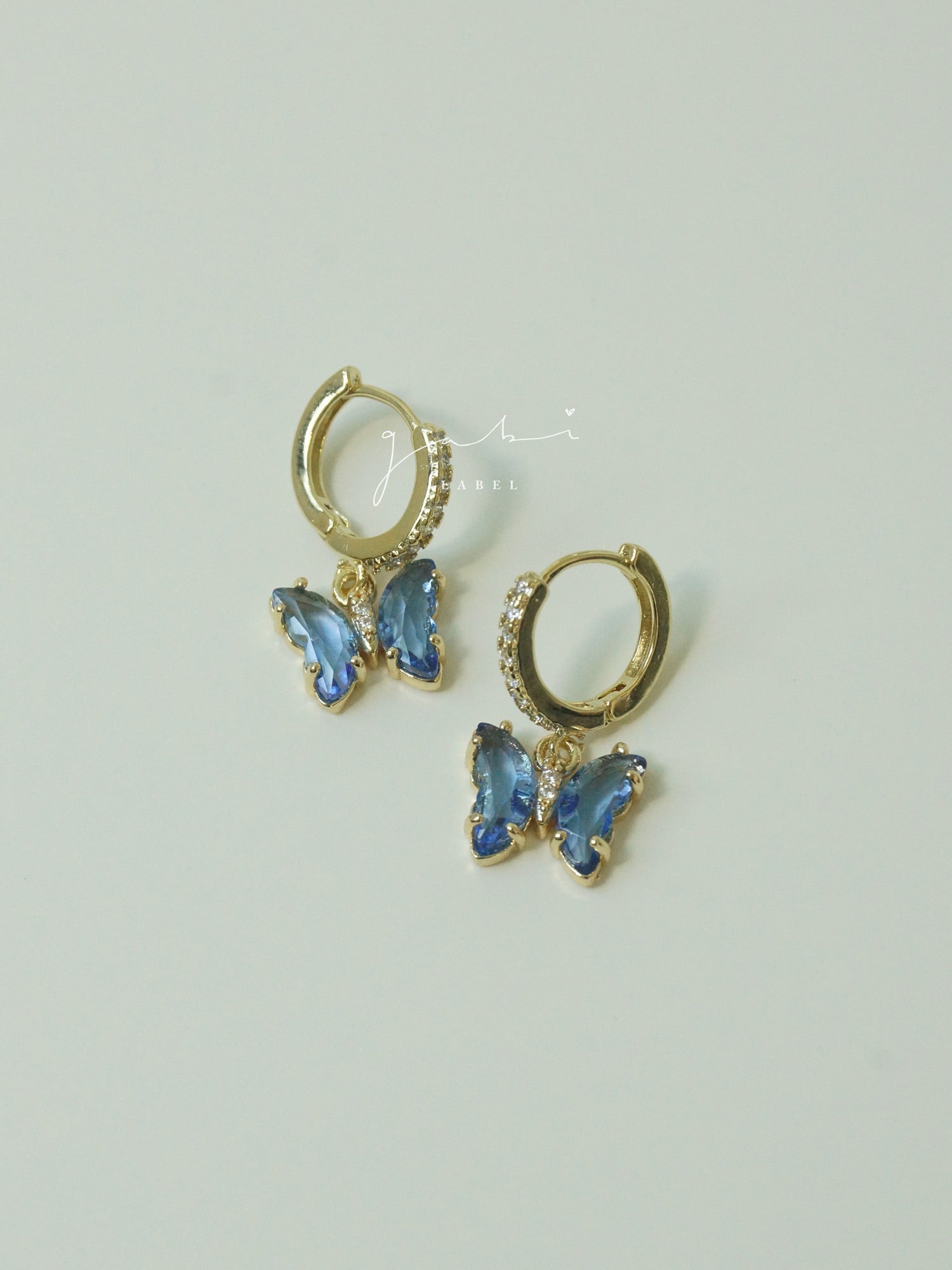 Petite Butterfly Huggies - Bleu bleuet *Plaqué or 14 carats