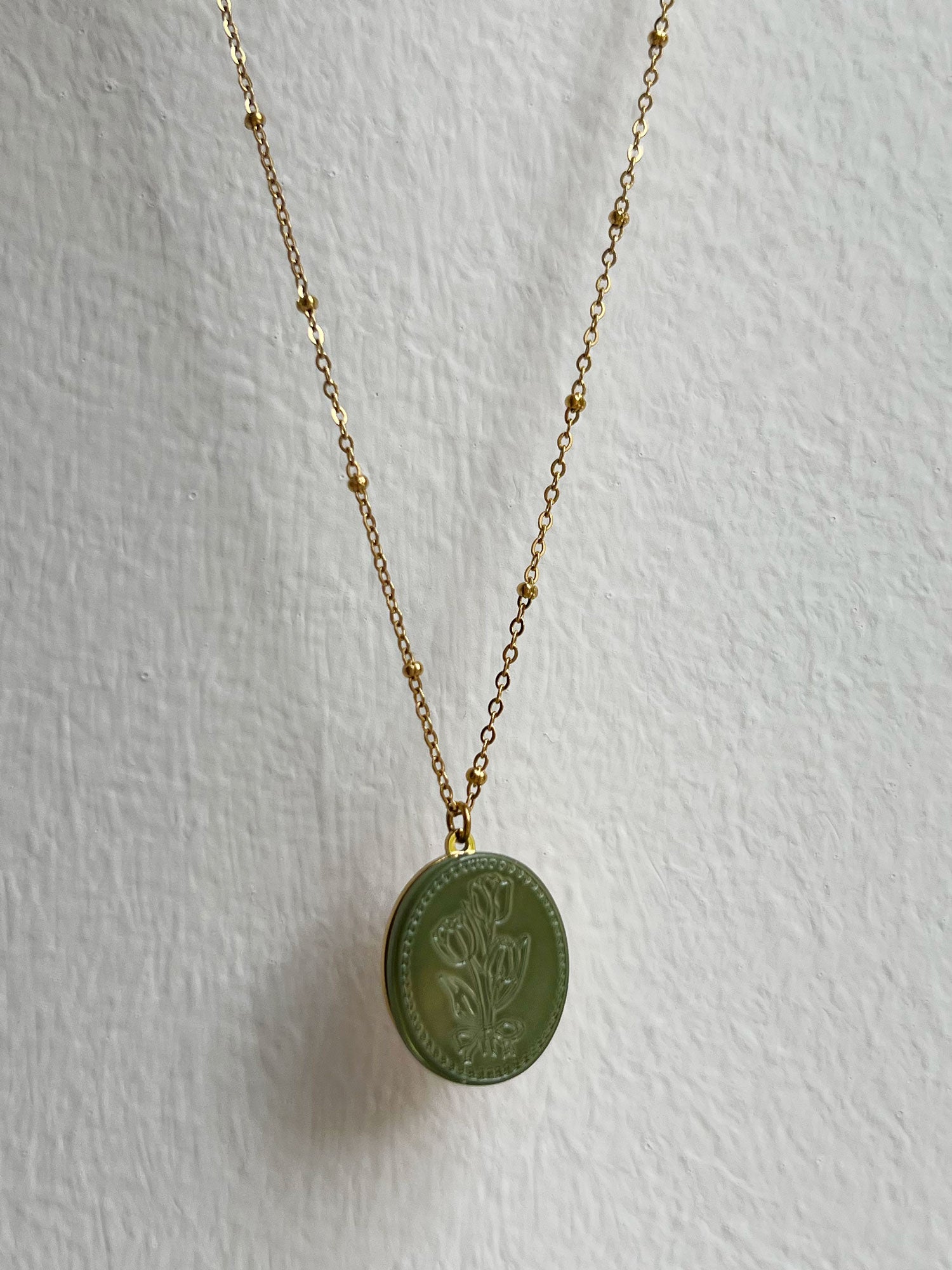 Grand Collier Pendentif Perle avec Fleurs Sculptées - Vert