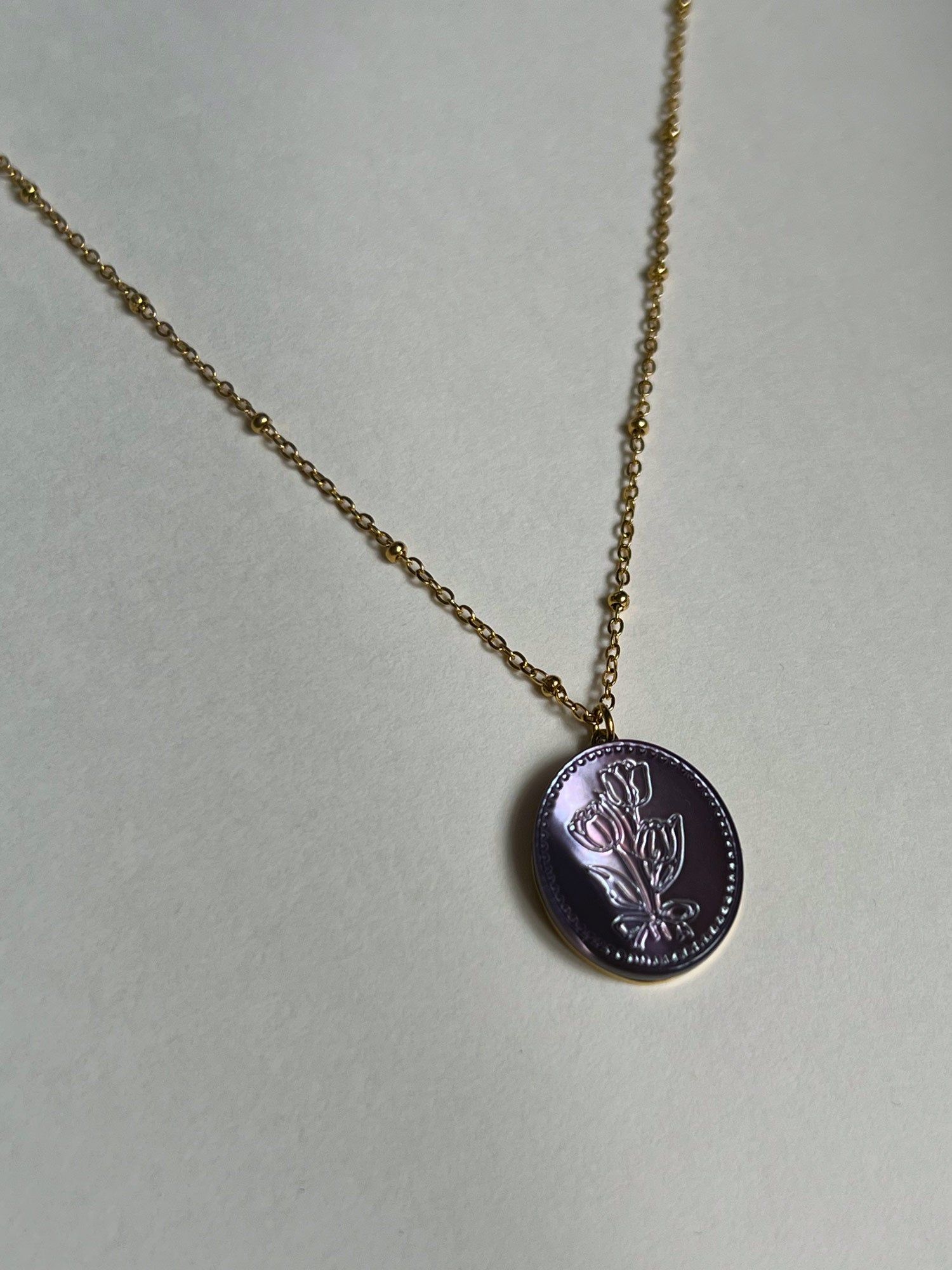 Grand Collier Pendentif Perle avec Fleurs Sculptées - Violet