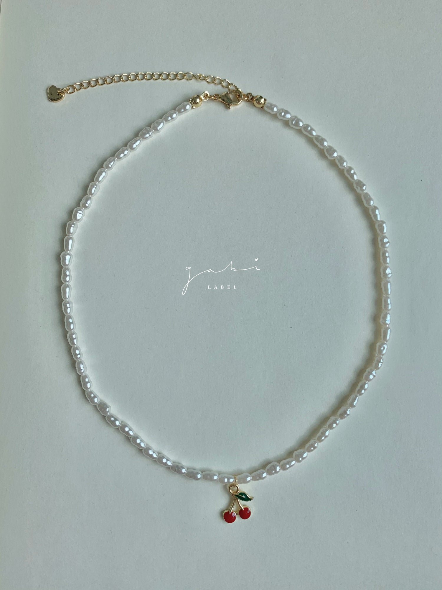 Collier de perles avec pendentif cerise