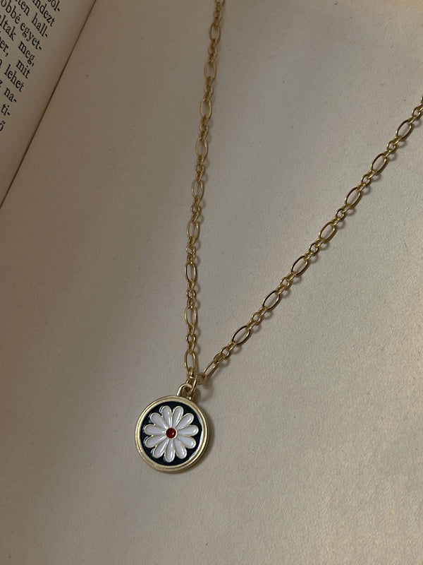 Vintage Daisy Pendant Necklace