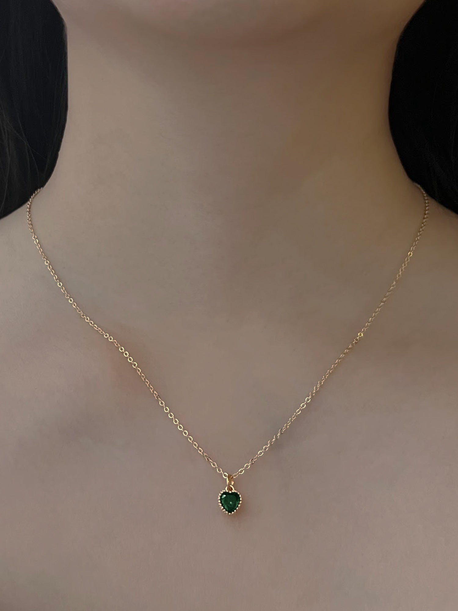 Collier de pierres précieuses en forme de cœur au trésor secret - Vert émeraude