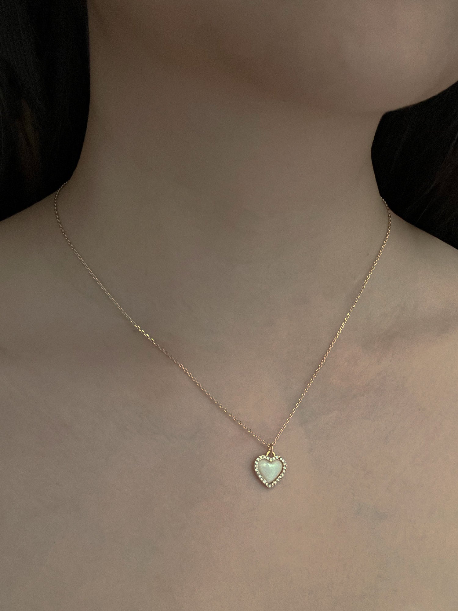 heart necklace model