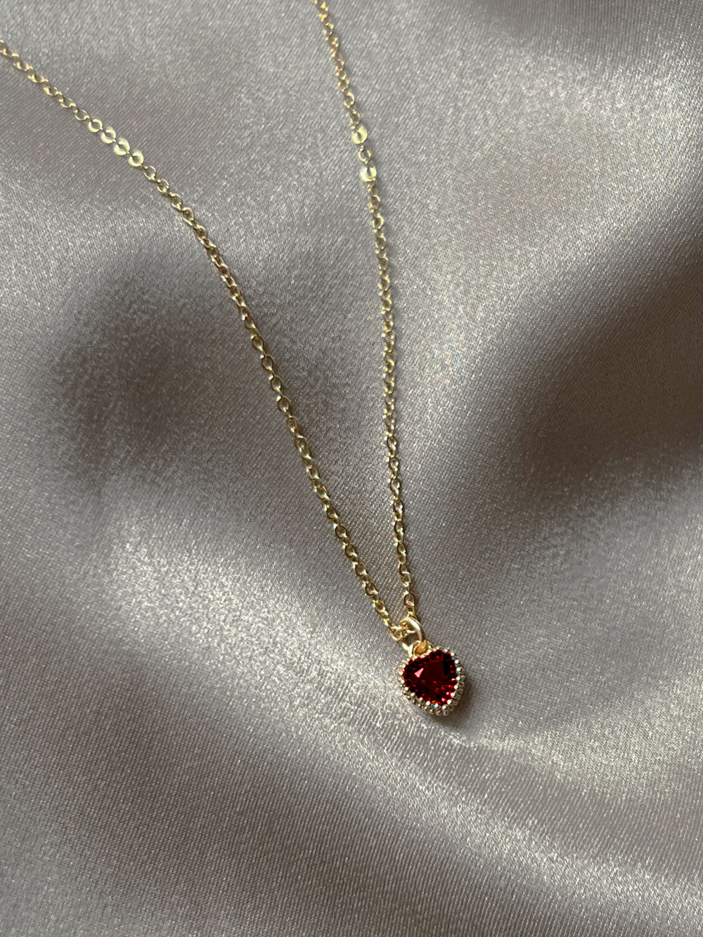 Collier de pierres précieuses en forme de cœur au trésor secret - Rouge rubis