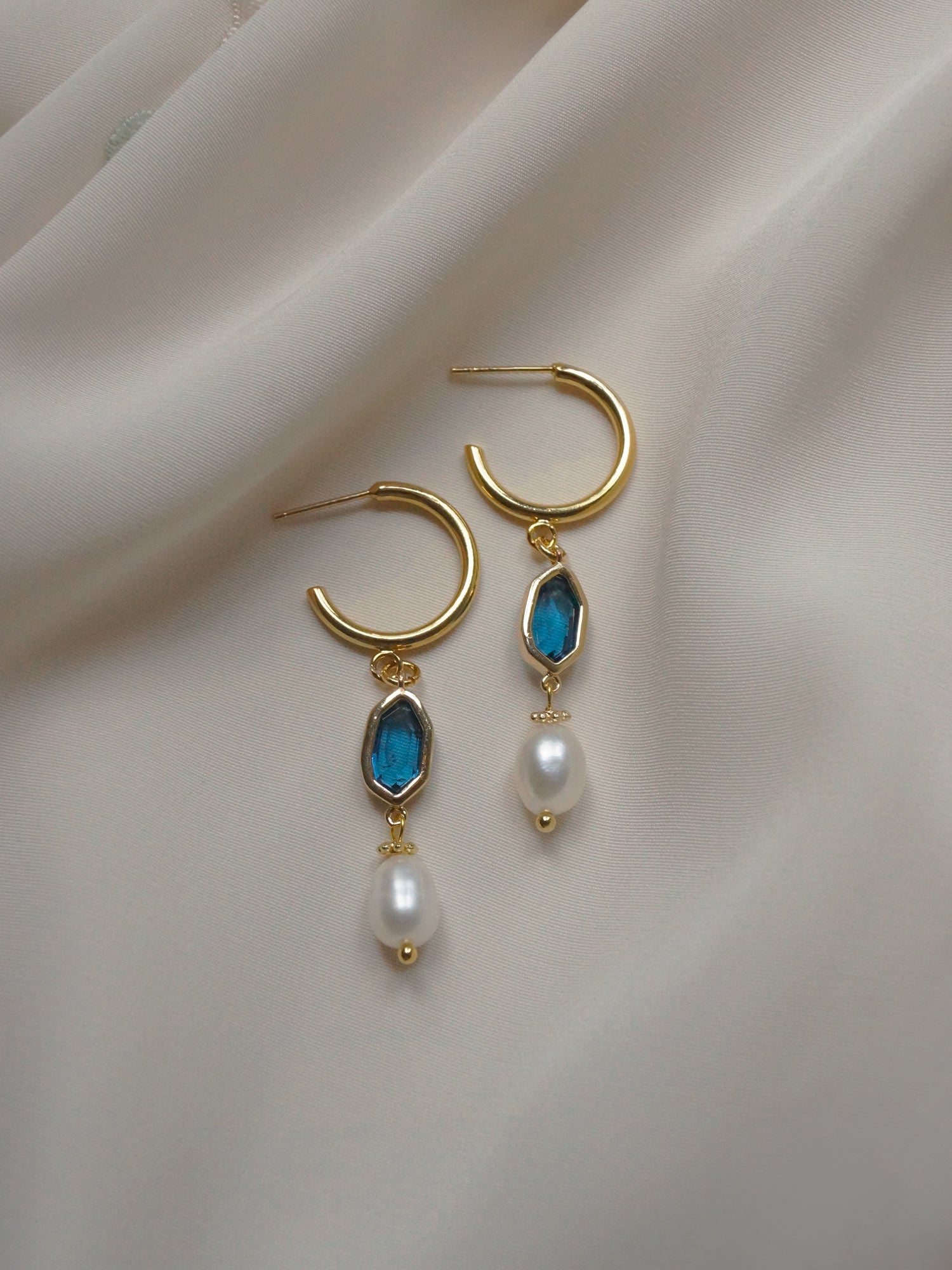 Boucles d'oreilles Hildur - Bleu de Prusse *Plaqué or 18 carats
