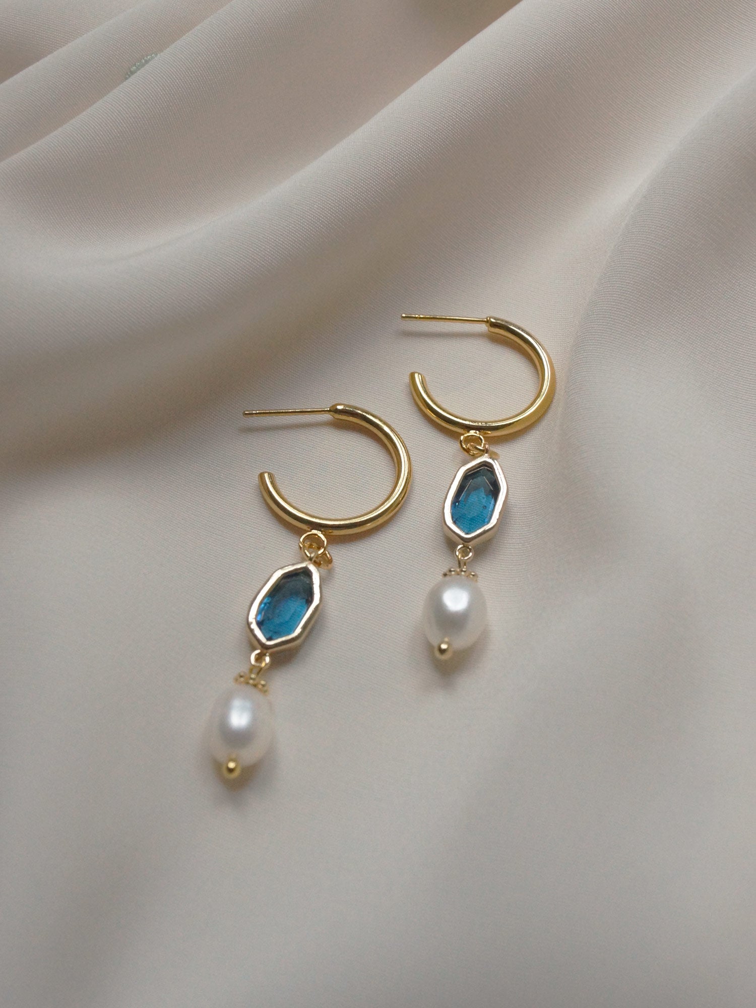 Boucles d'oreilles Hildur - Bleu de Prusse *Plaqué or 18 carats