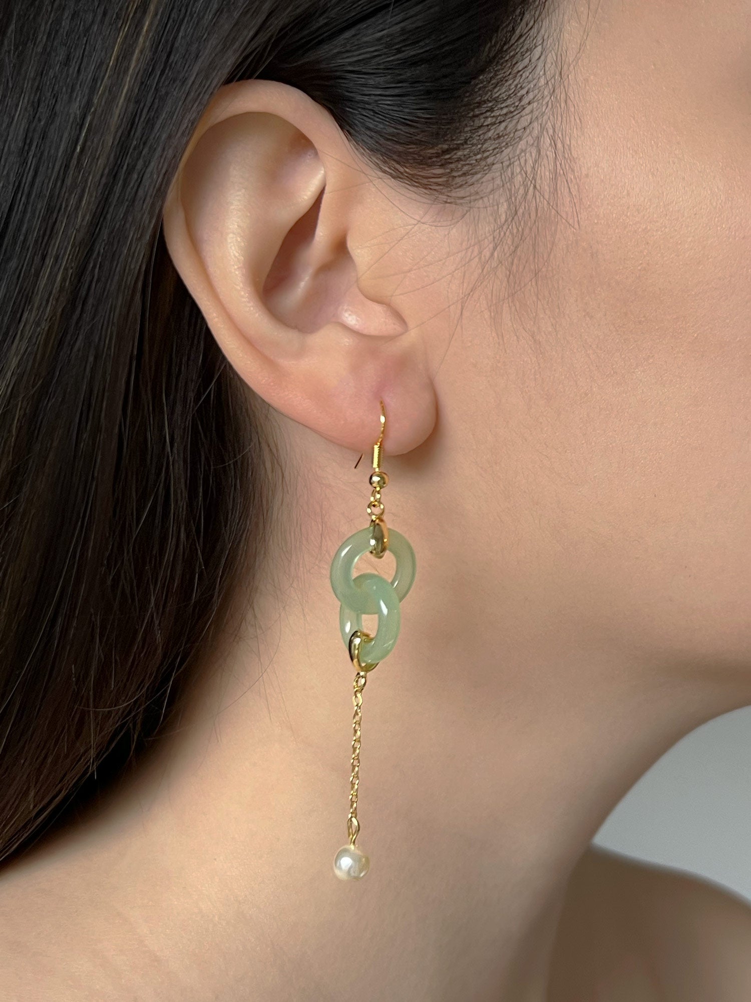Boucles d'oreilles pendantes Infinity Jade avec perle