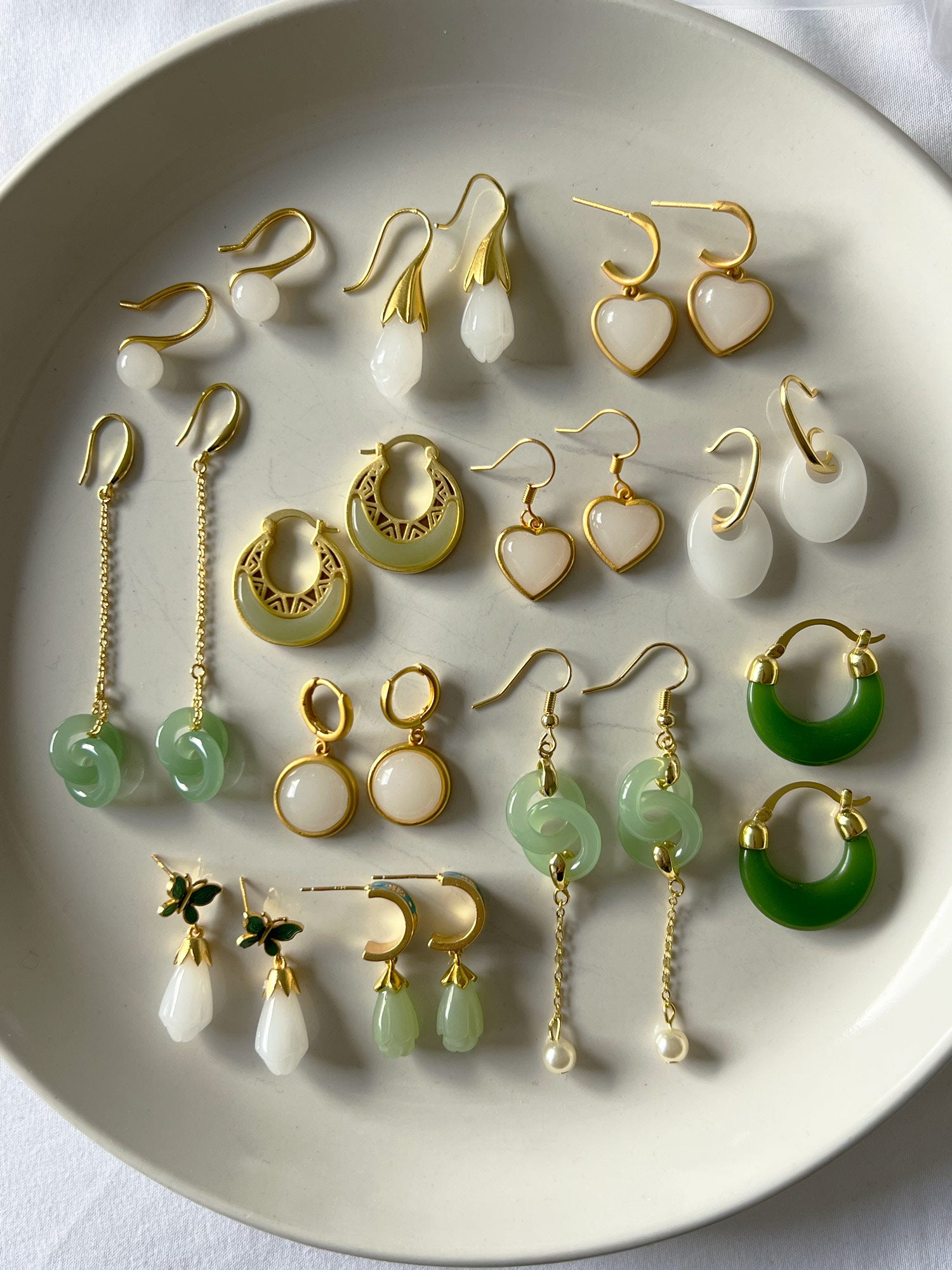 Boucles d'oreilles pendantes Infinity Jade avec perle