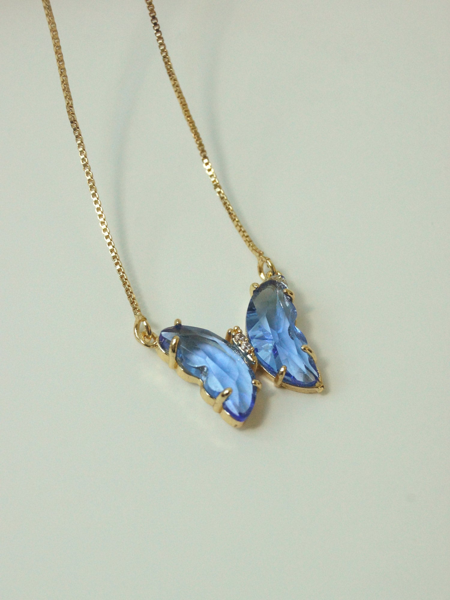 Collier papillon en cristal - Bleu bleuet *Plaqué or 14 carats