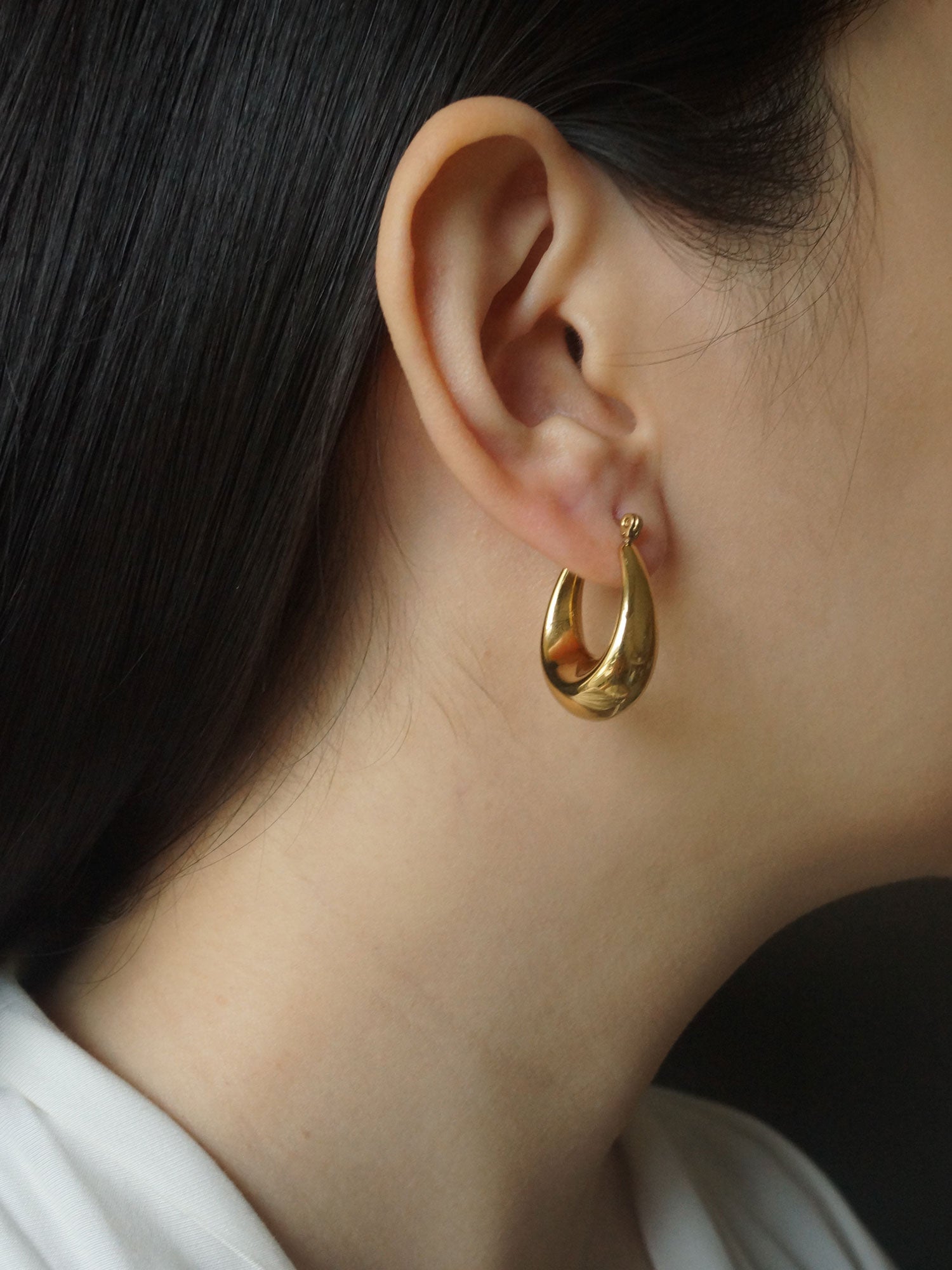 Bold Oval Gold Hoops