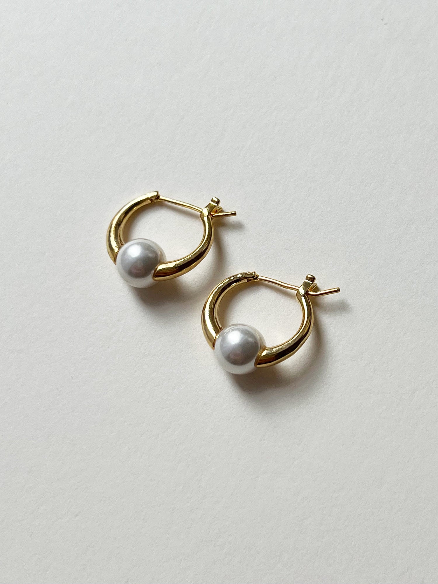 Petite Hoops with Pearl