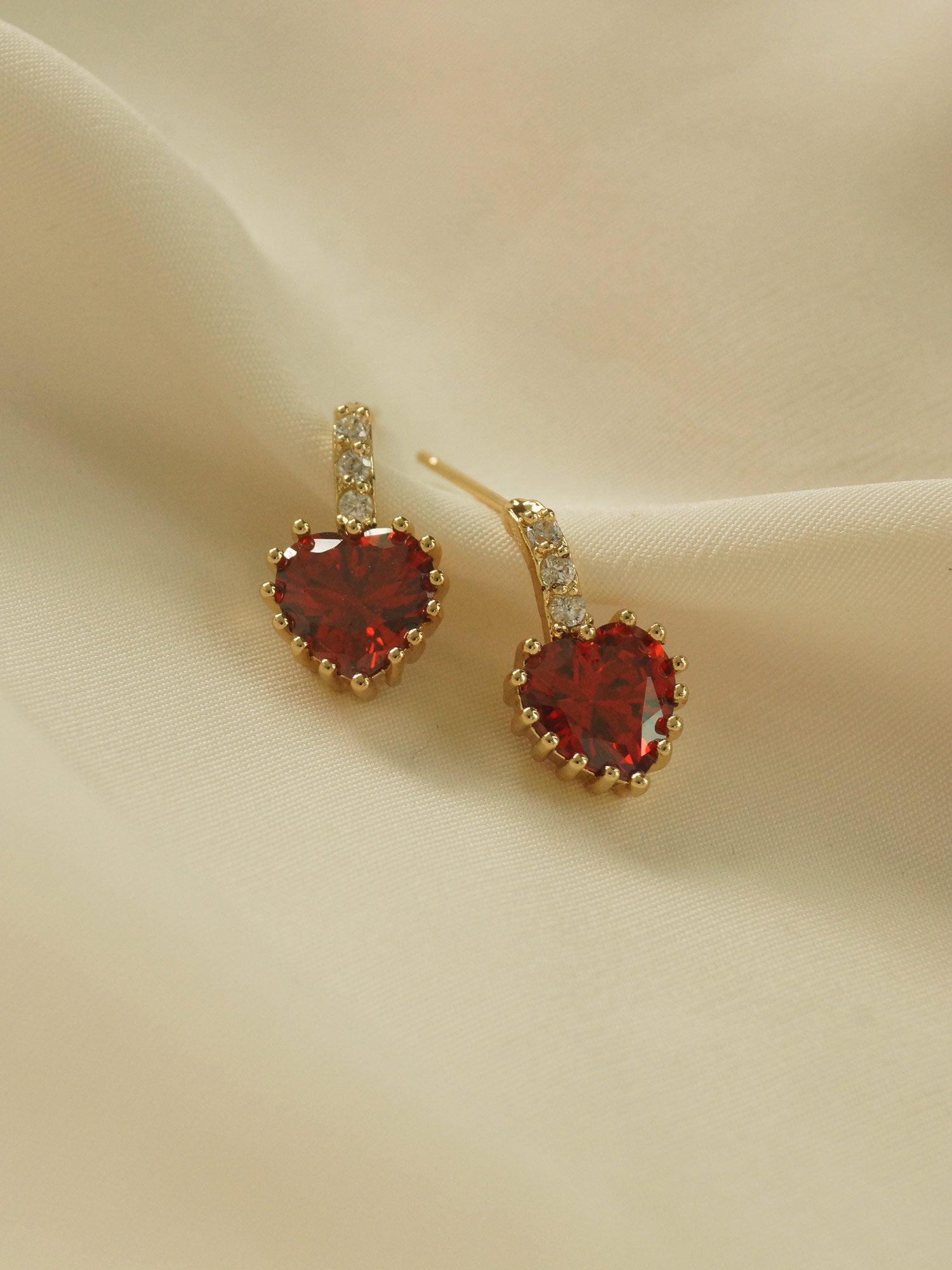 Clous d'oreilles Jewel Heart - Rouge *Plaqué or 18 carats