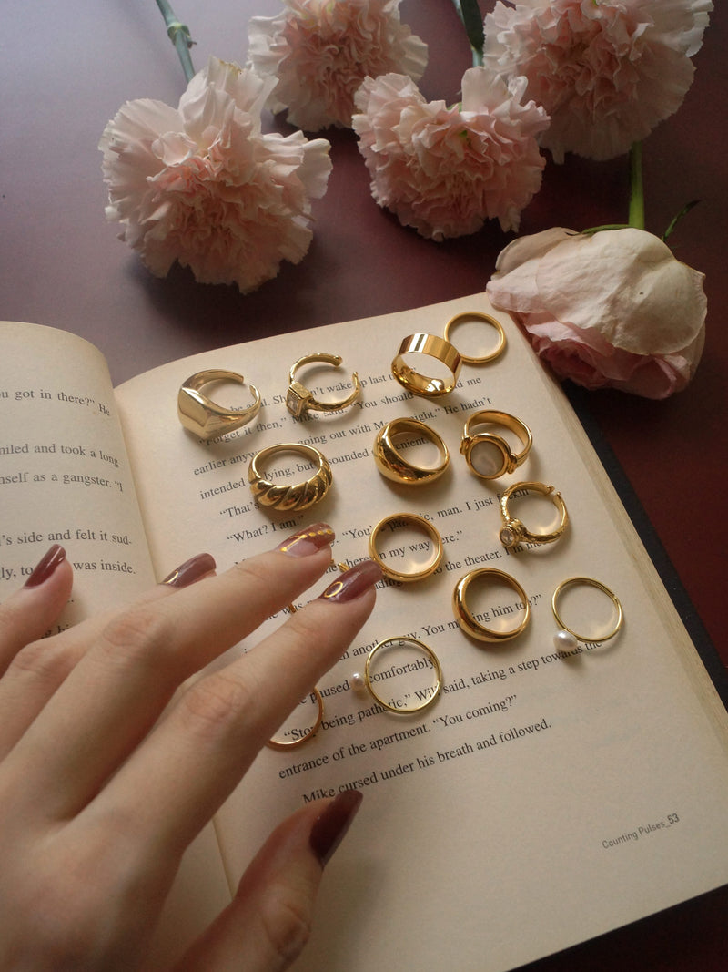 The Essential Ring - Medium *18k Gold-plated