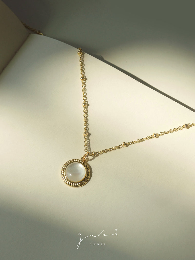 Round Shell Pendant Necklace