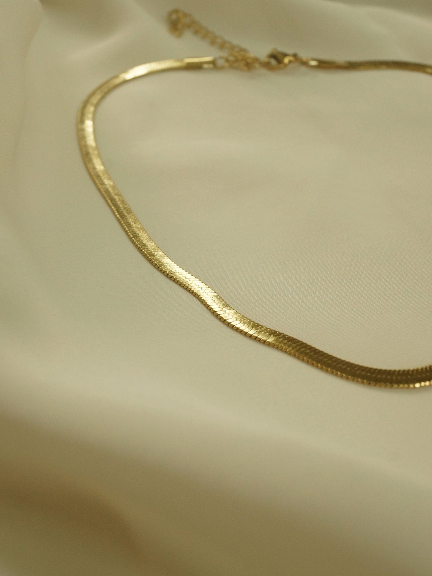 Collier chaîne serpent *Acier inoxydable plaqué or 18 carats