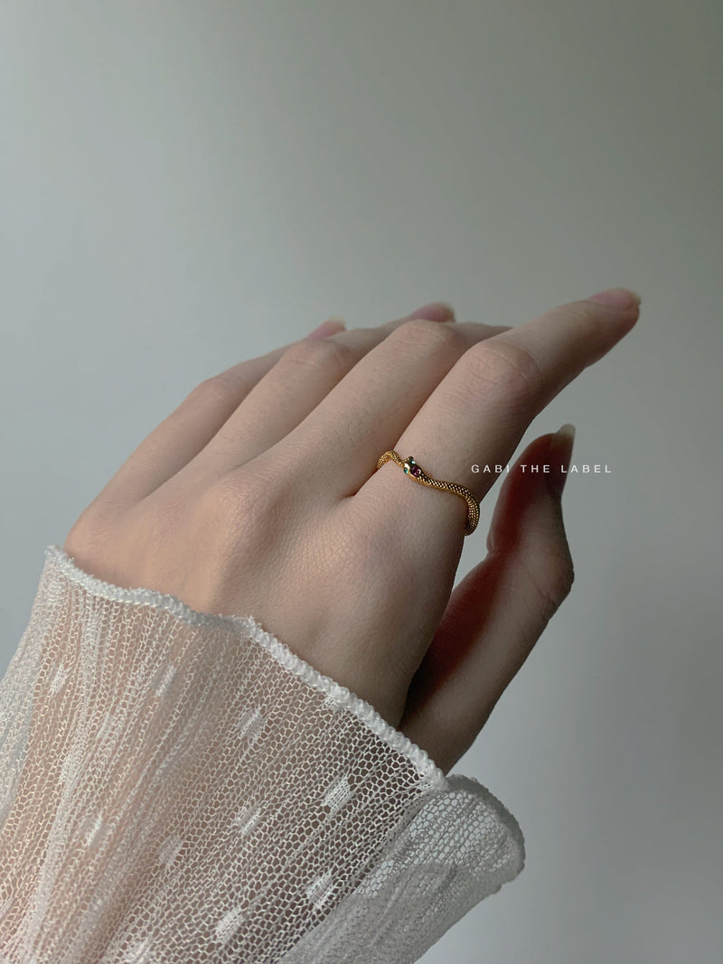 Sunbeam Disc Ring Gold – J&CO Jewellery