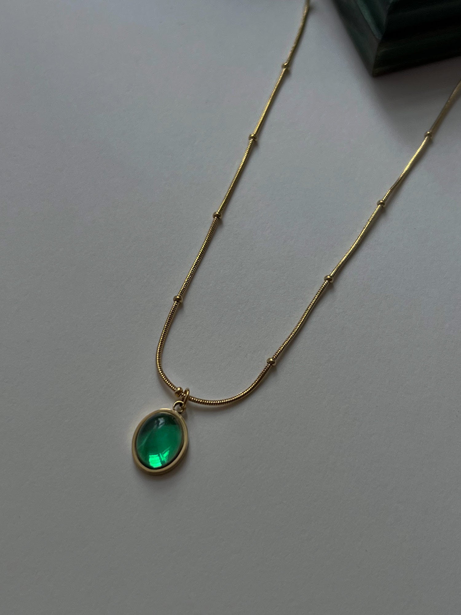 thais necklace green