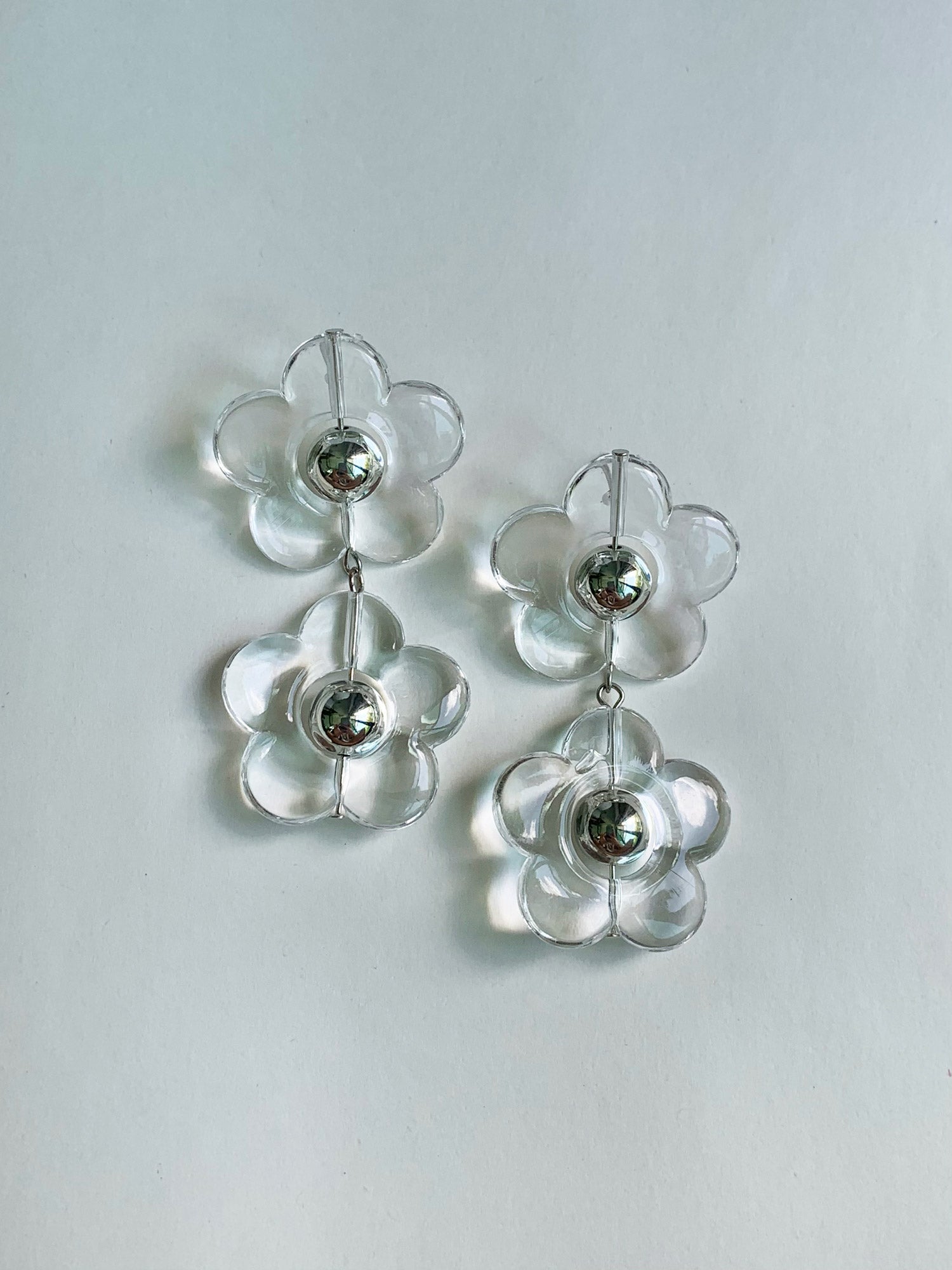 Boucles d'oreilles à fleurs transparentes