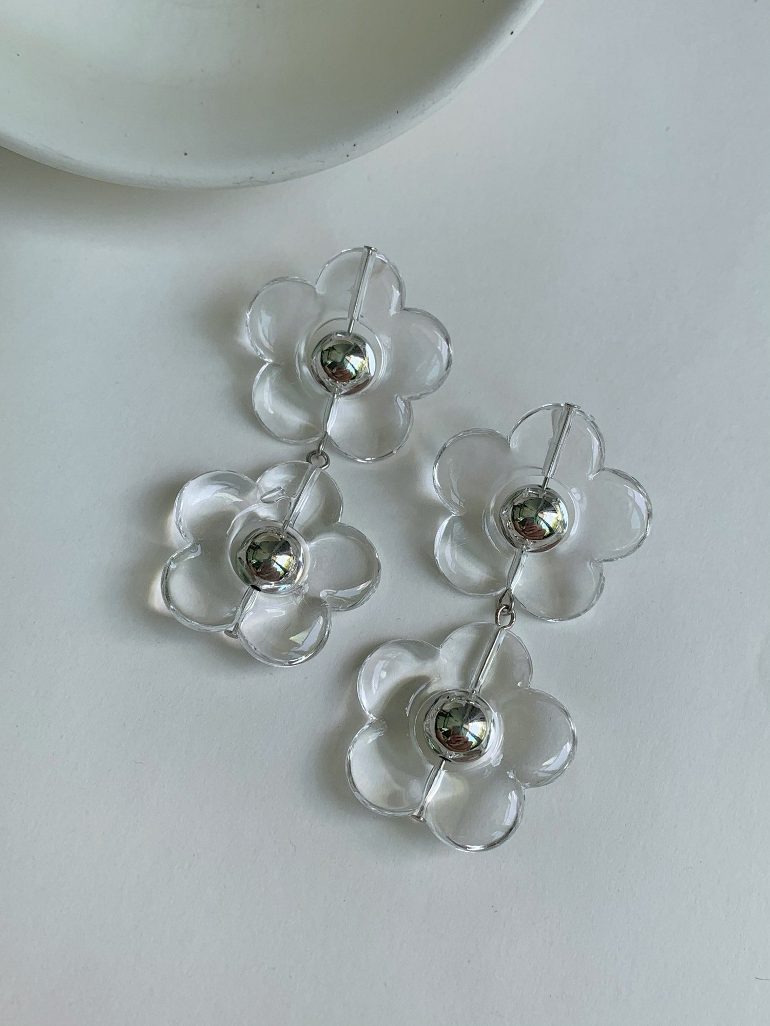 transparent flower earrings2